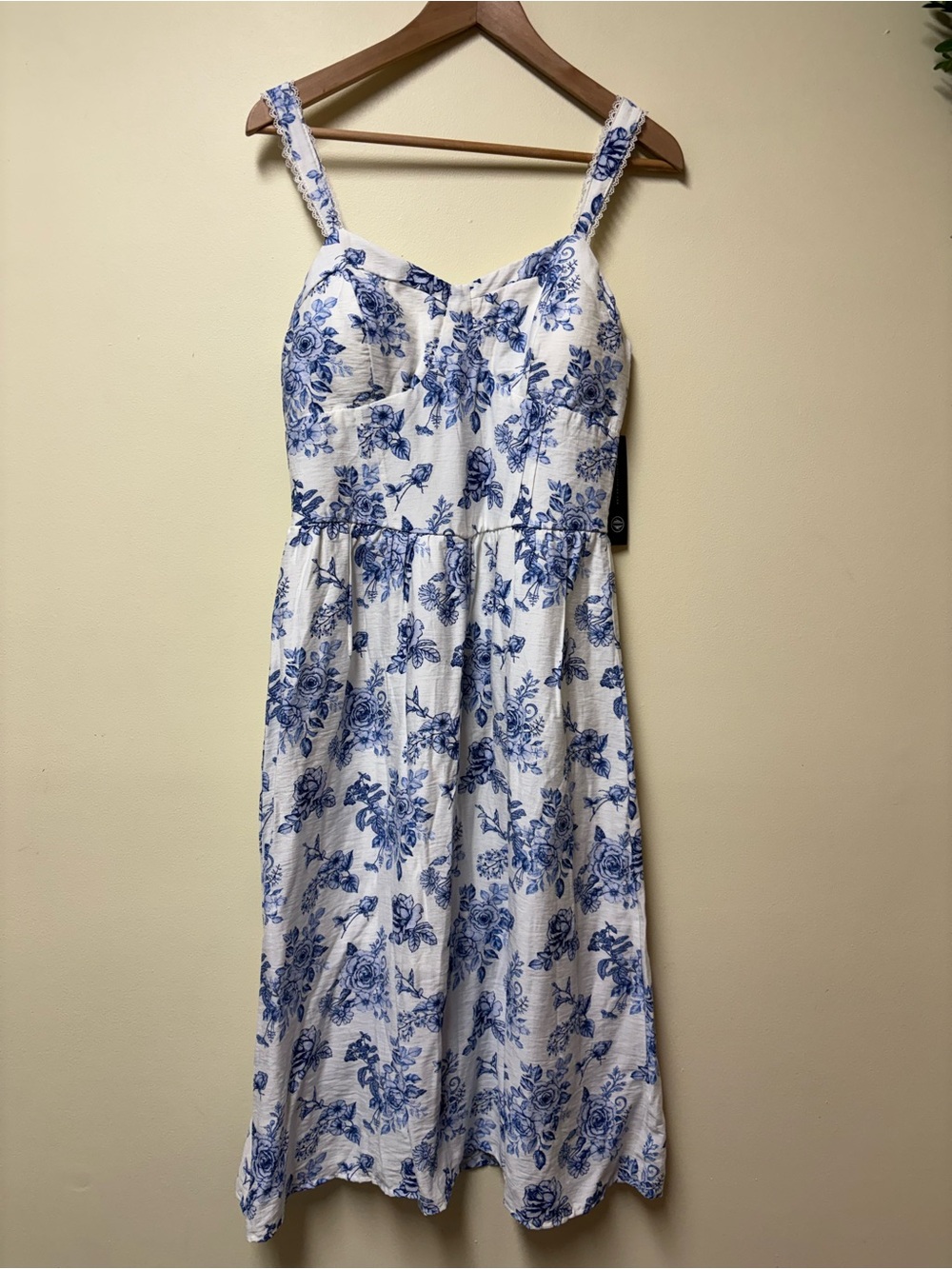 Floral Blue & White Flowy Floral Midi Dress Large - NWT